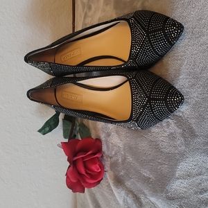 Black pump shoes